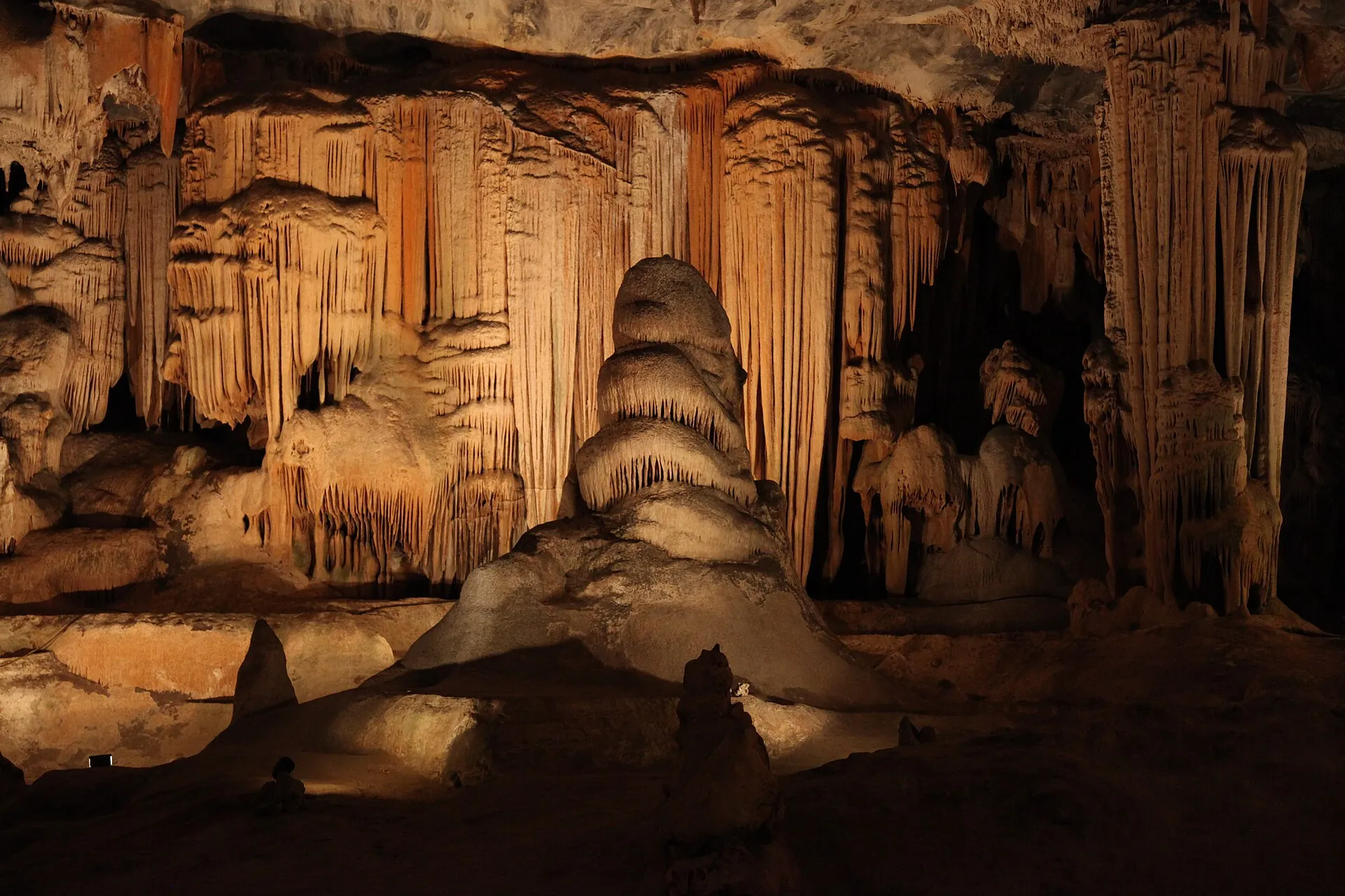 Stalactites and stalagmites in the Van Zyl Hall of the Cango Caves, Oudtshoorn